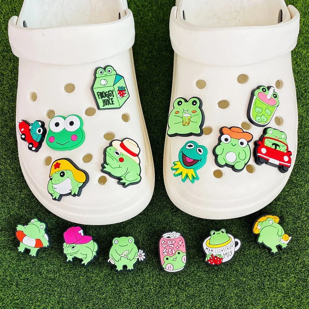 16 ciondoli per scarpe a forma di rana per zoccoli coccodrillo, sandali, bracciale, pantofole, scarpe da acqua, adatti per decorare scarpe cave