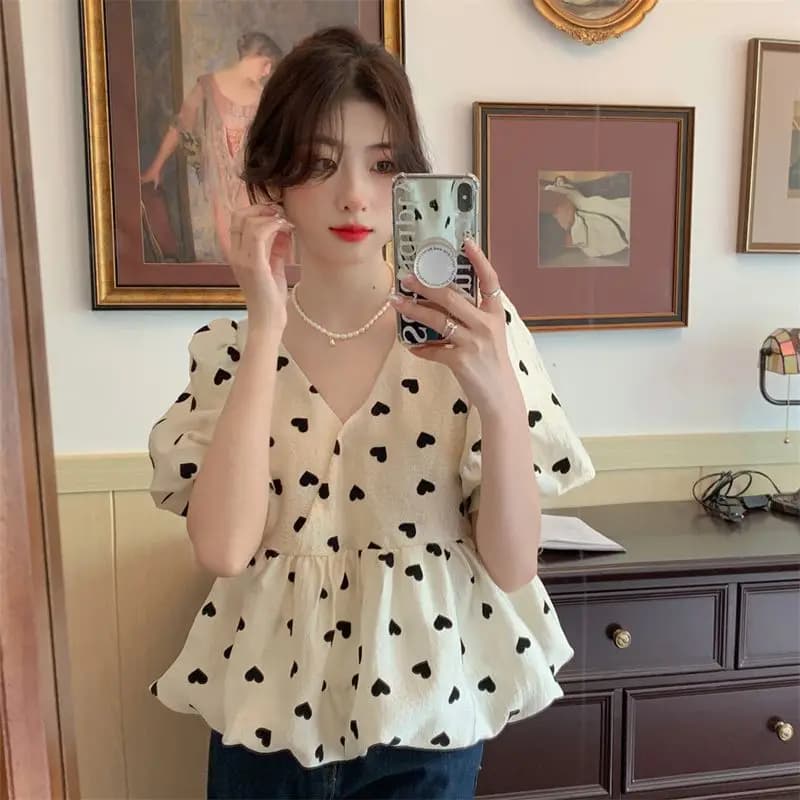 Gagarich Design Sense Camicia piccola floreale chic con scollo a V Donna 2025 Nuovo articolo estivo Stile delicato Temperamento dimagrante Maniche corte