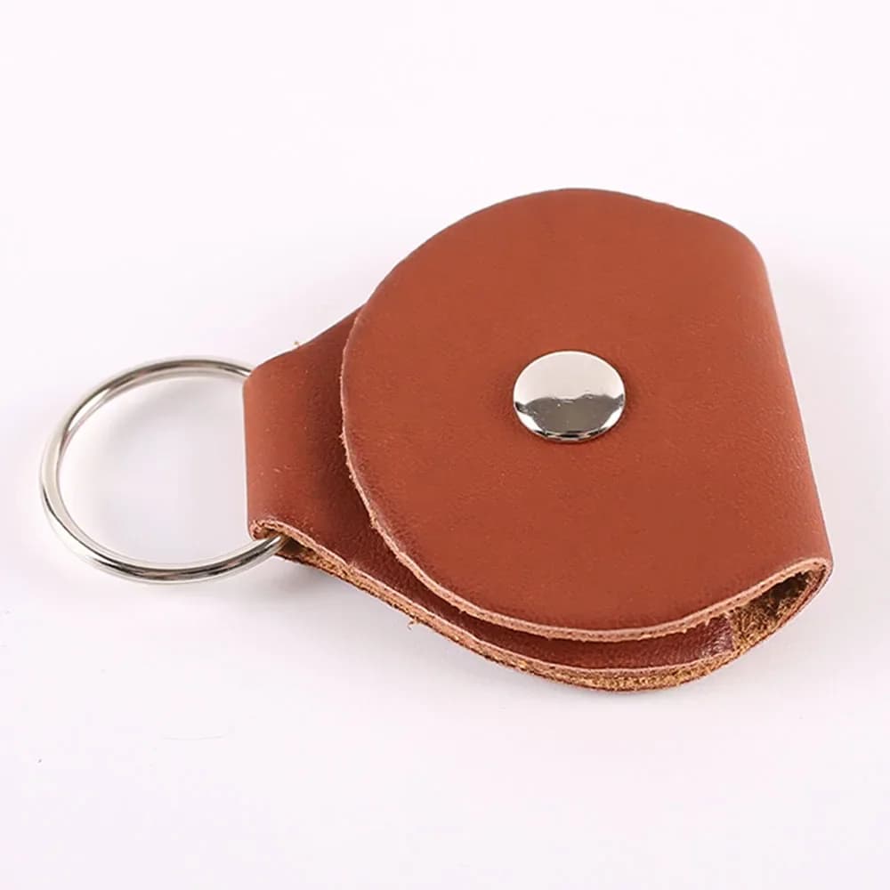 Portachiavi per chitarrista definitivo: porta plettro in pelle PU + 6 plettri inclusi Custodia per mediatore all-in-one (facile clip-on)