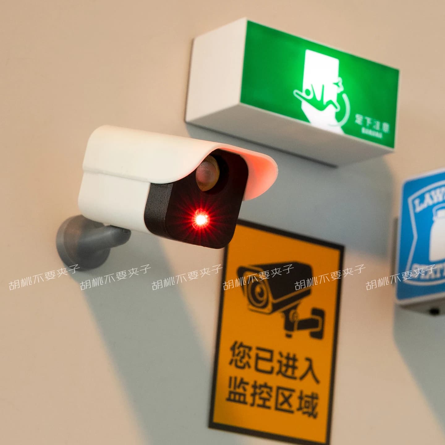 Telecamera di monitoraggio in miniatura simulata, frigorifero, pannello magnetico per piastrelle, luci decorative magnetiche personalizzate e creative