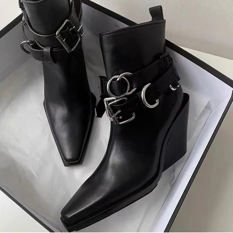 Zeppe Stivaletti da donna Punta a punta Stivali in pelle punk Tacchi alti Stivali invernali da donna 2025 Tendenza Gladiatore gotico Botas femminili