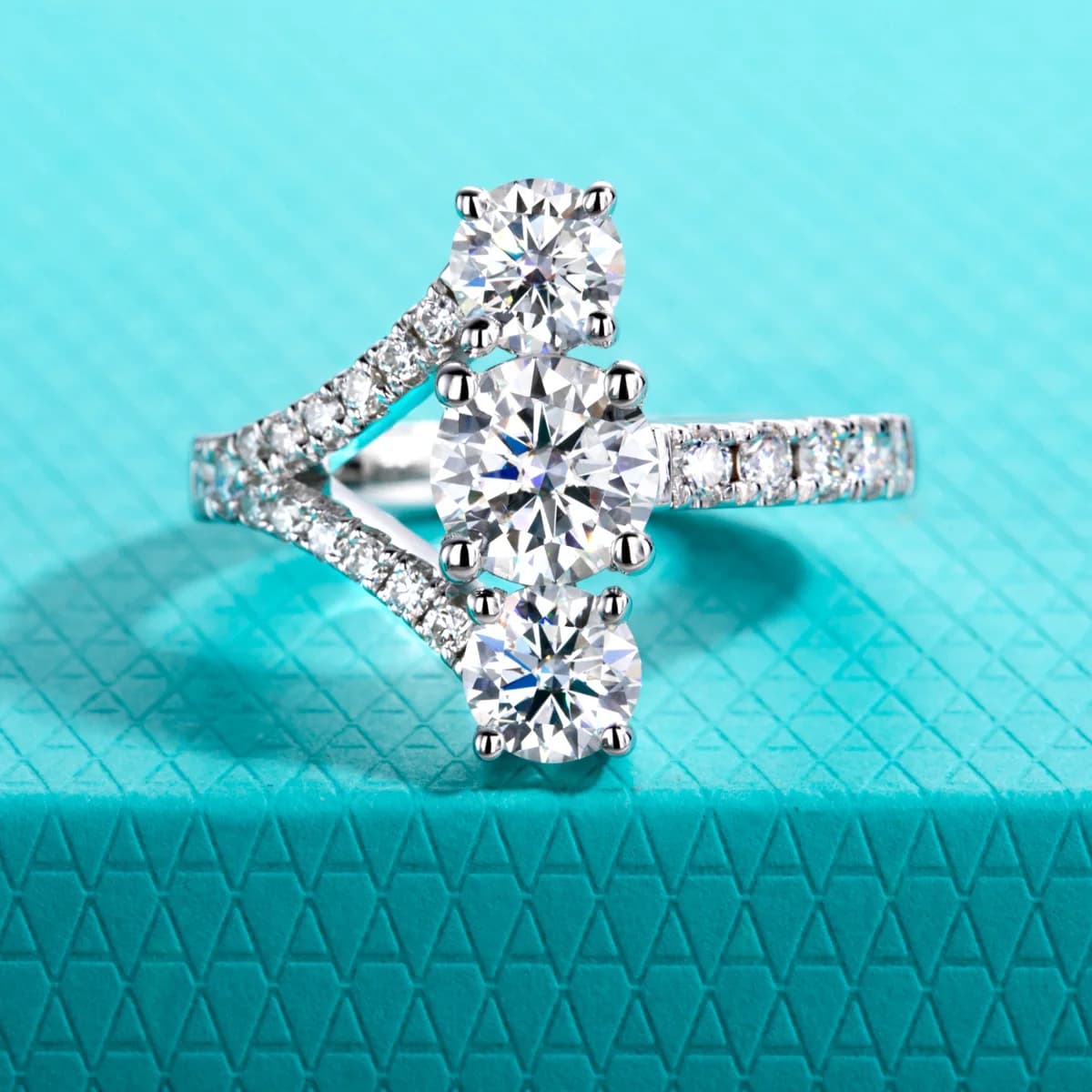 Y Shape Three Stone 2.36 CTTW D Color VVS1 Moissanite Engagement Ring S925 Sterling Silver 18K Gold Plated Wedding Promise Fine Jewelry Gift For Women