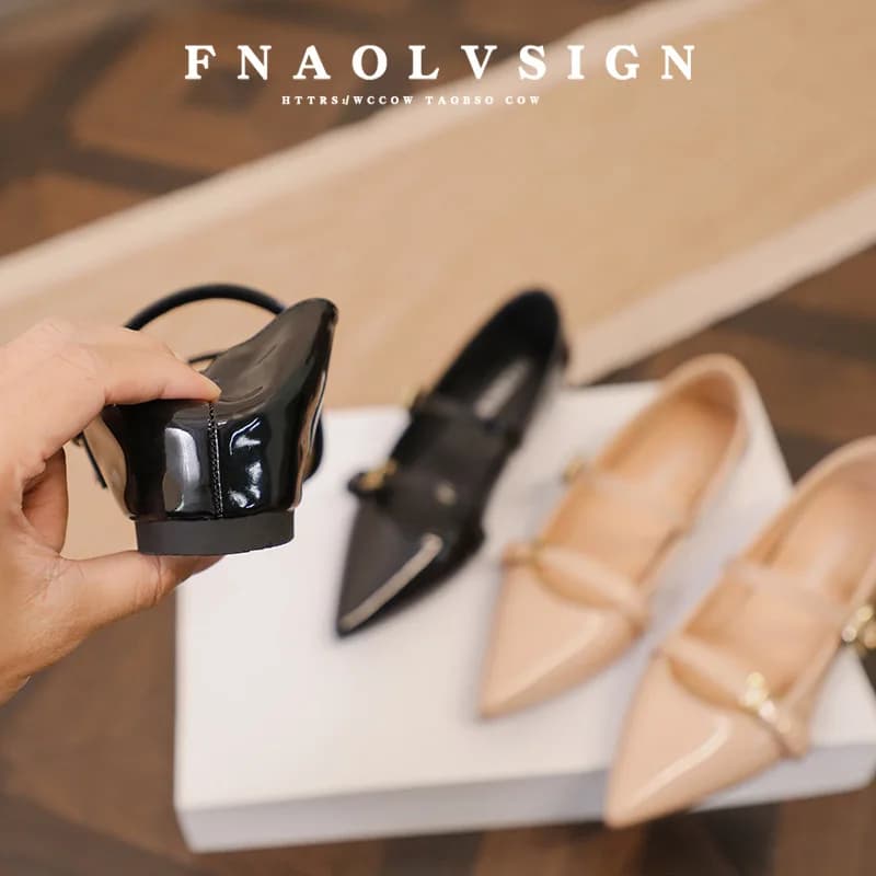 Scarpe basse da donna con decorazione con fibbia in metallo a punta Mocassini eleganti da esterno in pelle verniciata Bocca superficiale Alla moda e confortevoli