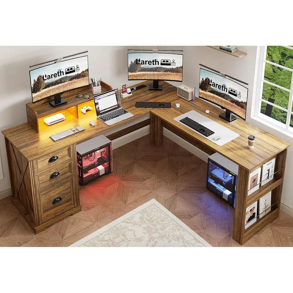 Scrivania a L in Noce con Supporto Monitor, Luci LED, Prese di Corrente e Spazio di Archiviazione per Ufficio Domestico o Gaming
