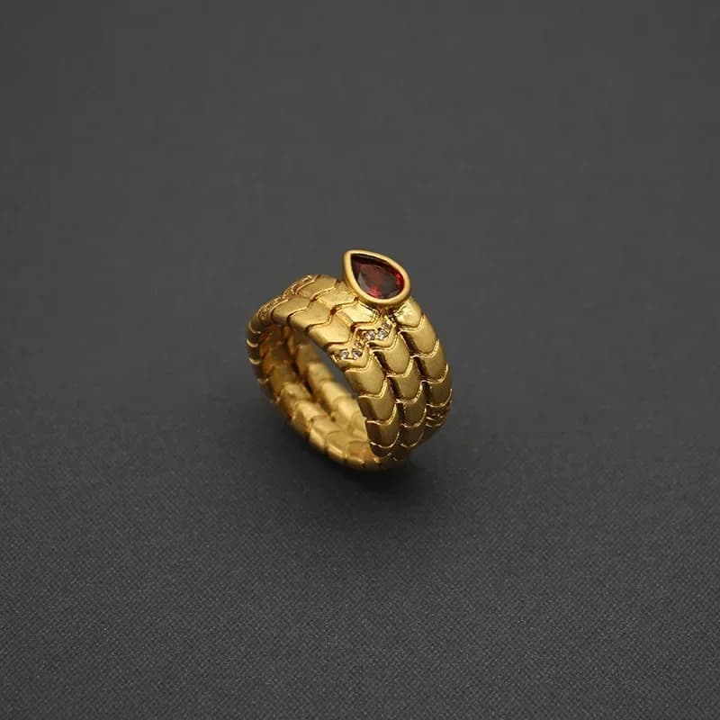Anello serpente vintage in stile europeo e americano Goccia d'acqua Anello marrone con zirconi Ottone placcato oro Lusso leggero