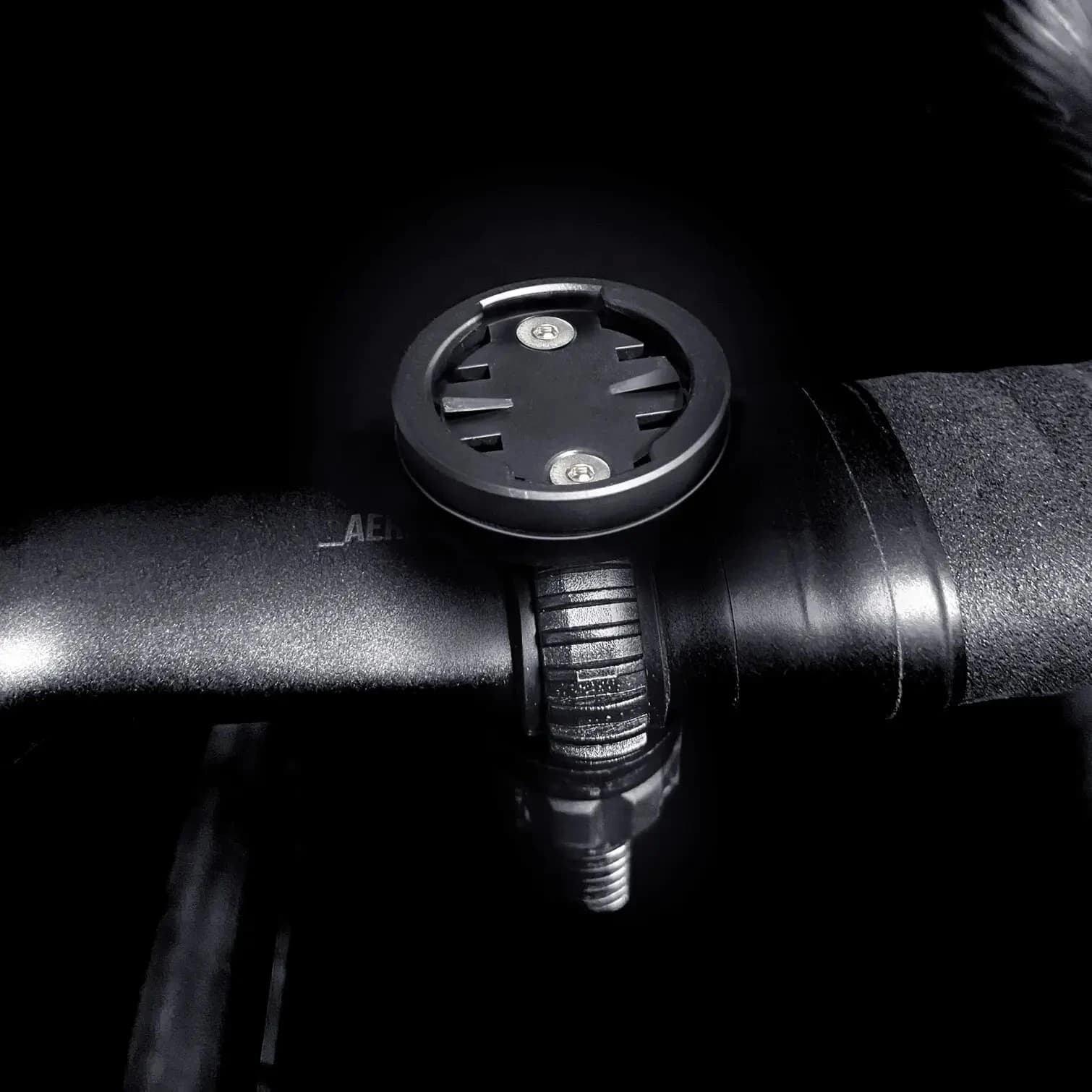 Supporto universale per computer da bici da 28~40mm per manubrio, compatibile con GARMIN, IGPSPORT, EDGE, XOSS, CYCPLUS, MAGENE e altri supporti per luci.