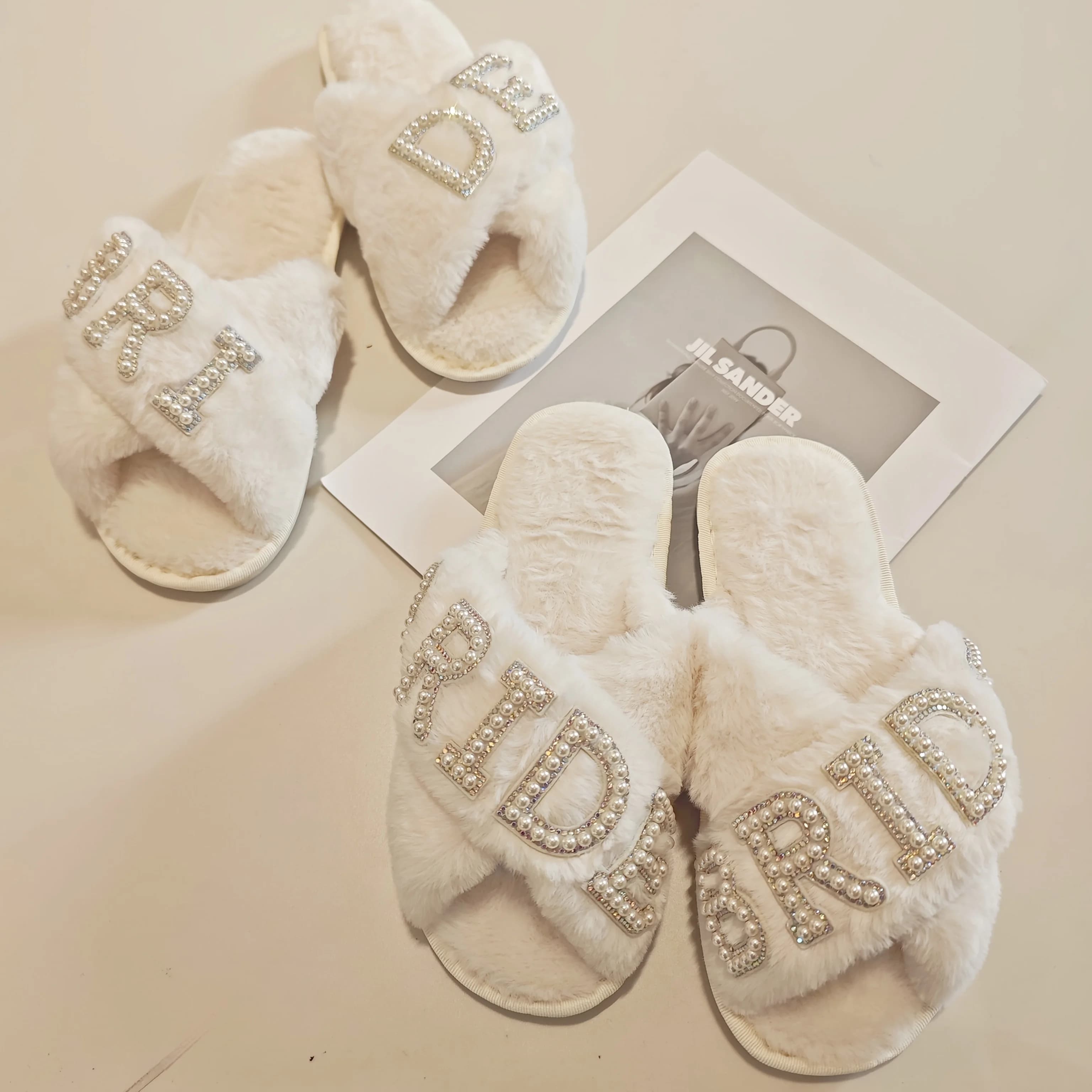 1 pair of comfortable home slippers, home slippers with soft wedding wheel, wedding decoration supplies