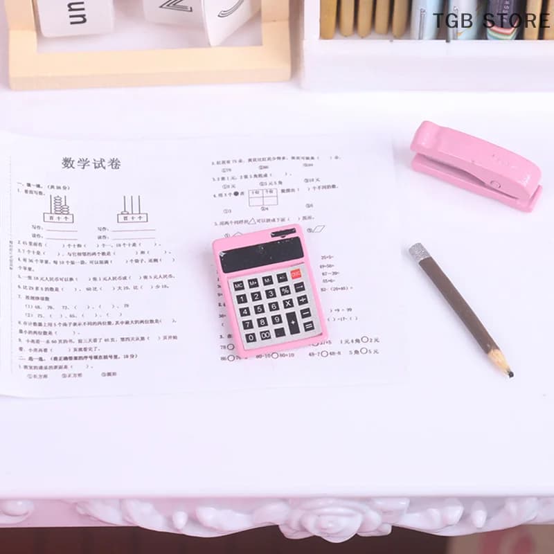 Apprendimento educativo Cancelleria tascabile Micro cucitrice/calcolatrice Simulazione Mini giocattoli in classe Decorazione della scena