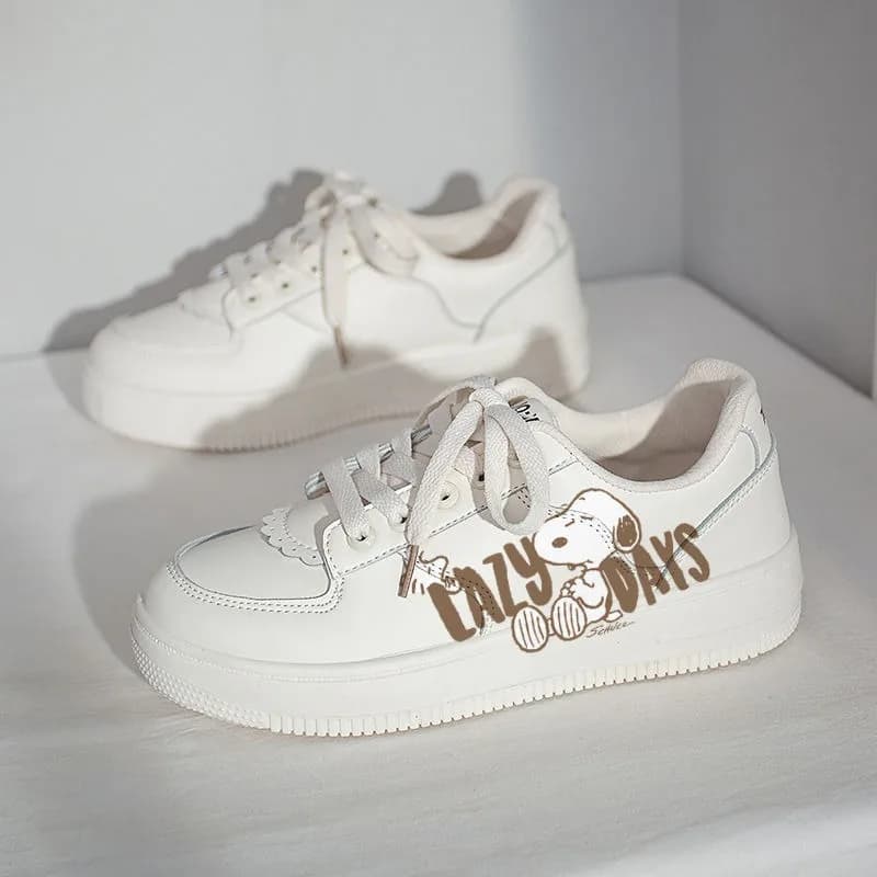 Snoopy Cartoon Pattern Sneakers Graffiti Scarpe creative da uomo e da donna Scarpe casual sportive Scarpe basse bianche