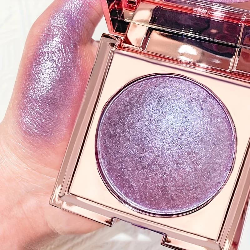 Compatto: impermeabile, copertura totale per tutti i toni della pelle, trucco natalizio con finitura luccicante e glitter abbagliante a lunga durata