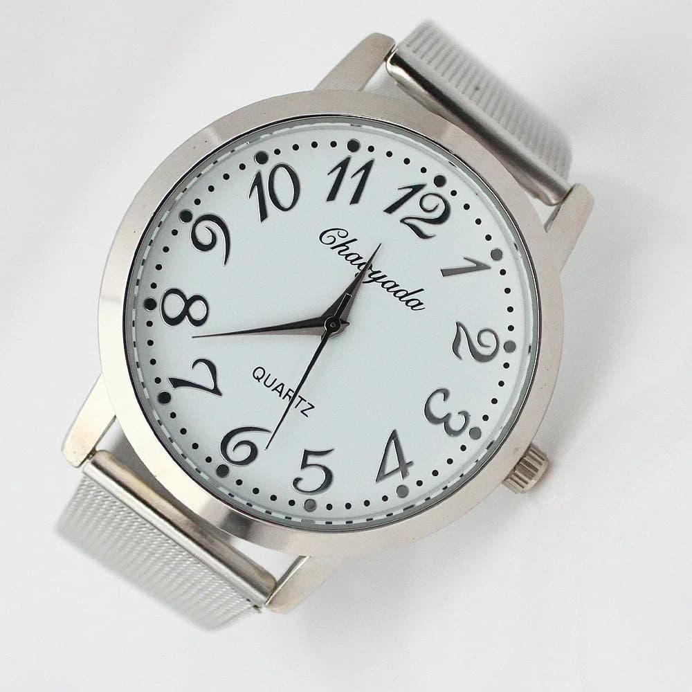 Simple wristwatch with fashionable quartz strap for men and women