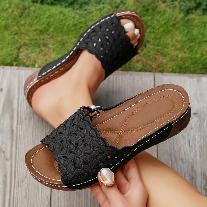 Sandali con Zeppa Donna Trendy 2026 Nuovi Sandali Estivi Slip-on Scarpe Moda Donna Comode Ciabatte con Fiori Zeppa Donna
