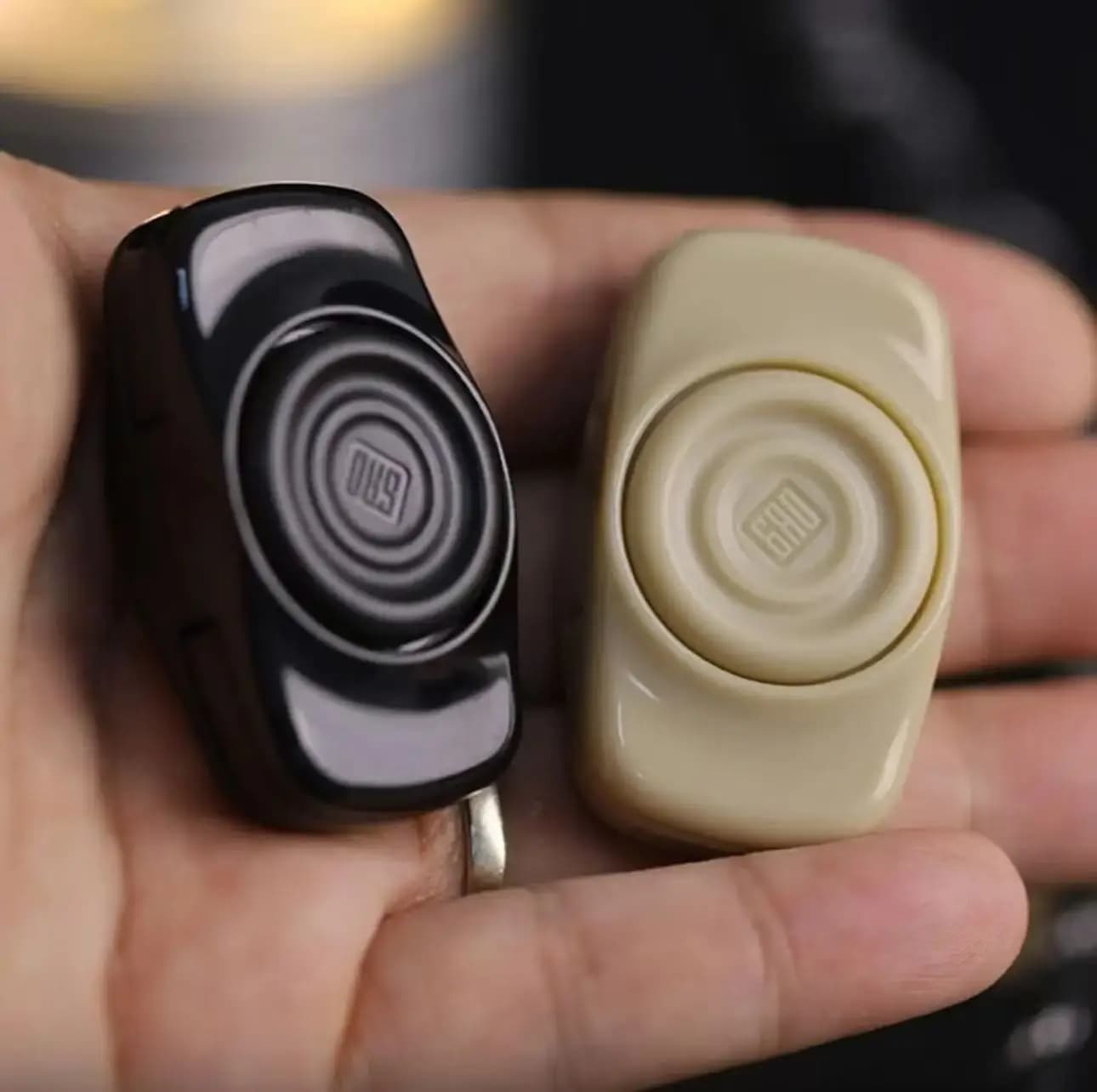 Latte Grasso PC EDC Mano Spinner Magnetico Aperto Armatura A Due Foglie Fidget Spinner Giocattolo Alleviare Lo Stress Concentrazione ADHD Giocattolo Ufficio Fidget