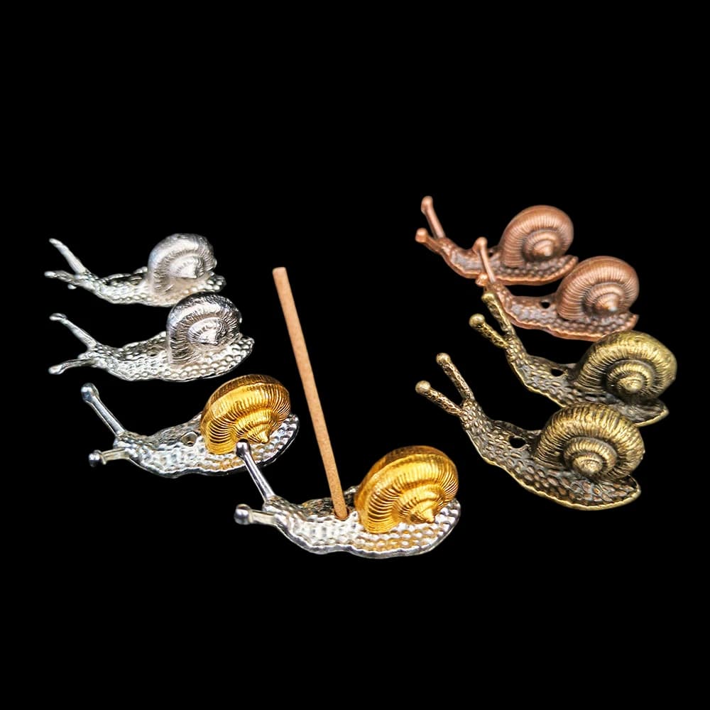 Grazioso Mini Porta Incenso a Forma di Lumaca in Metallo, Bruciatore per Bastoncini di Incenso al Sandalo, Piccolo Ornamento Decorativo per Scrivania e Casa