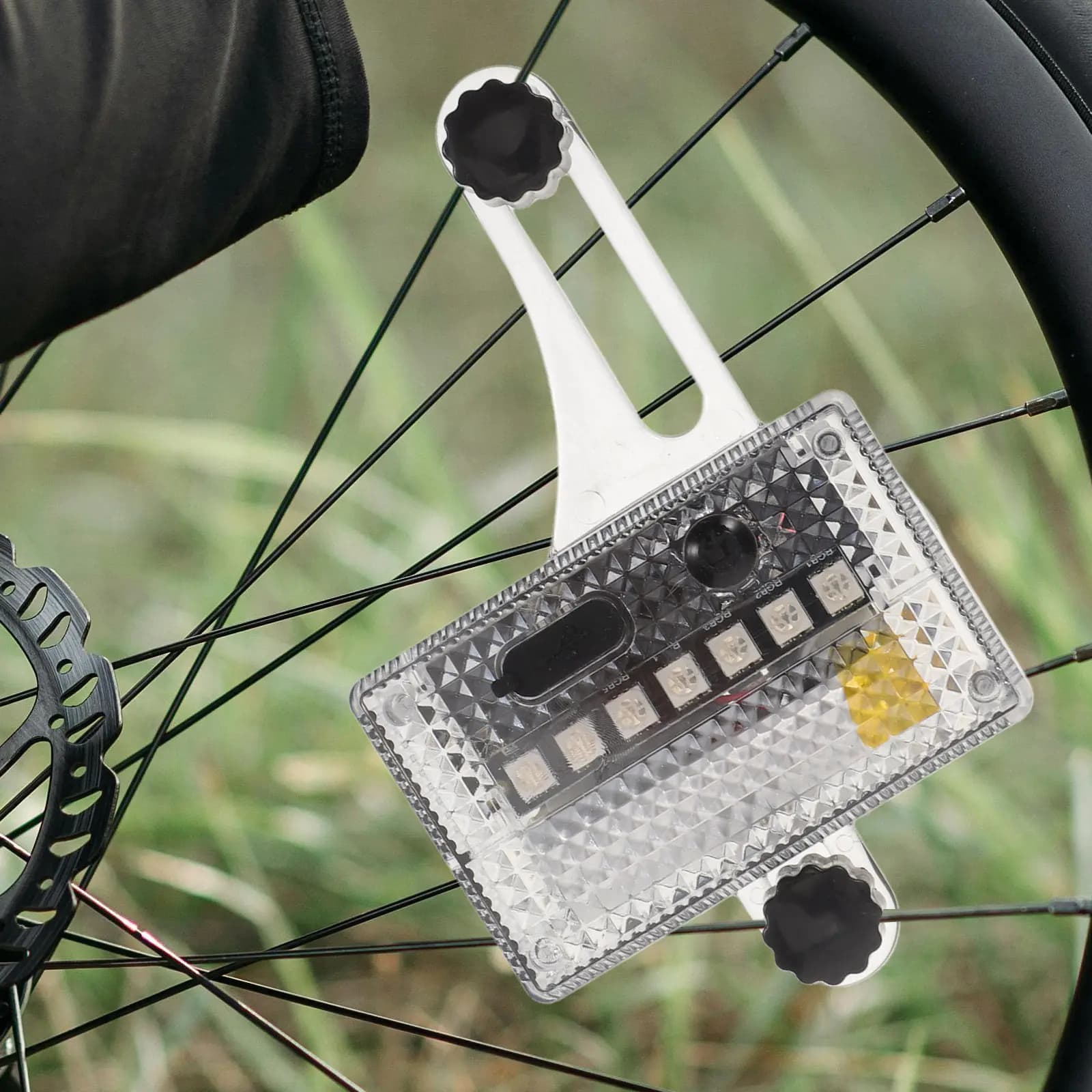 Luci a LED per ruote di bicicletta con oltre 30 modelli per la guida notturna, lampeggianti dinamiche multicolori, lampade di sicurezza per pneumatici di bicicletta, facili da installare, impermeabili