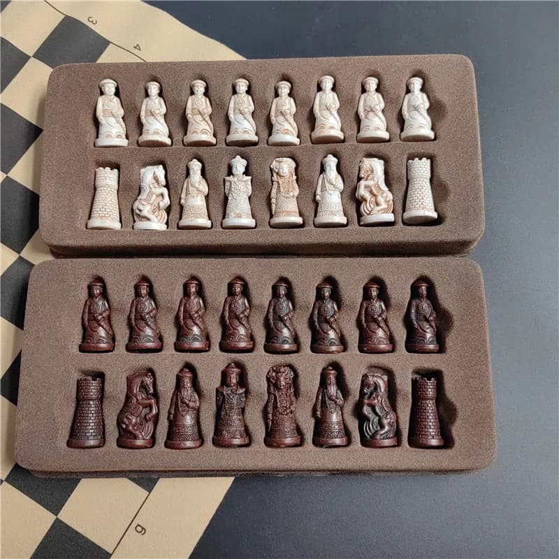 Scacchi in resina effetto antico con pezzi a tromba, scacchiera in pelle 28x28cm (11 pollici), puzzle modellante con figure di scacchi Qing Bing