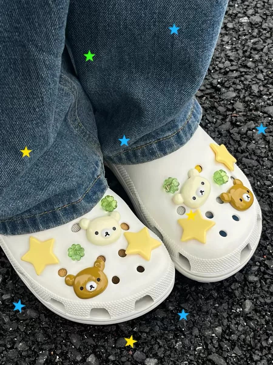 Adorabili Charm per Scarpe a Forma di Orso Bianco e Marrone, Accessori Fai-da-Te per Sandali, Zoccoli e Ciabatte, Decorazione Trasparente a Quadrifoglio, Regali di Natale