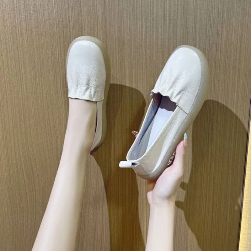Spring and Autumn Women's White Moccasin Shoes 2025 New low shoes on light and comfortable with soft sole for women
