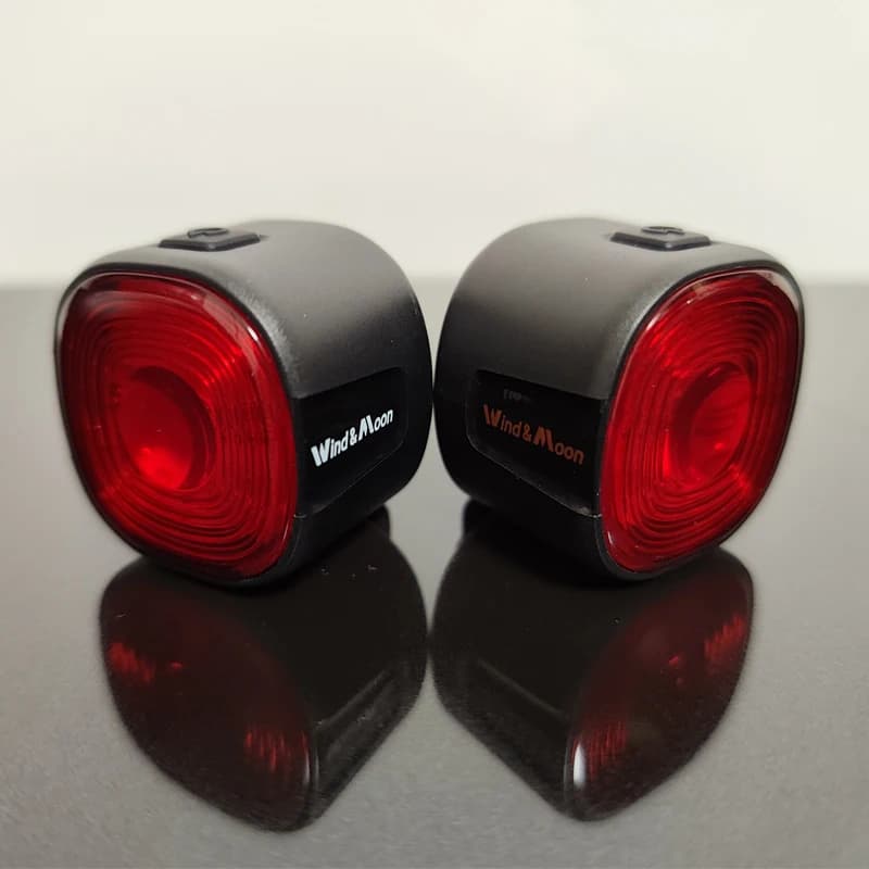 Nuova Luce Posteriore Intelligente per Bicicletta con Freno Automatico, Ricaricabile USB, Impermeabile IP66, LED di Avvertimento per MTB e Bici da Strada