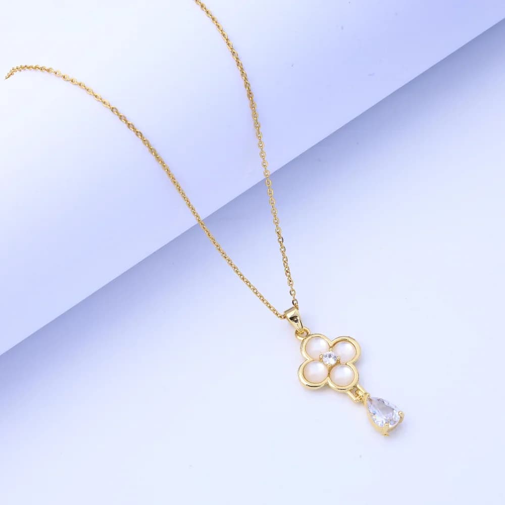 Beautiful Necklace - Korean Version niche design Titanium steel Female clover pendant Geometric necklace with clavicle chain, Perfect