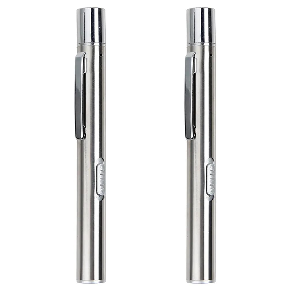 2 Pezzi Torcia Medica LED in Metallo Premium, Ricarica USB Rapida, Forma Compatta a Penna per Dottori, Infermieri, Kit di Pronto Soccorso Tascabile