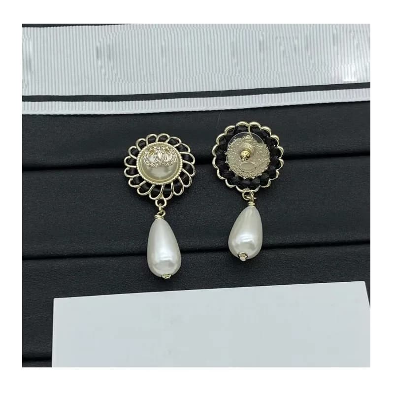 Small Double Letter Earrings, Women's Niche Design Stud Earrings, Light Luxury Earrings, Earrings, Silver Needles.