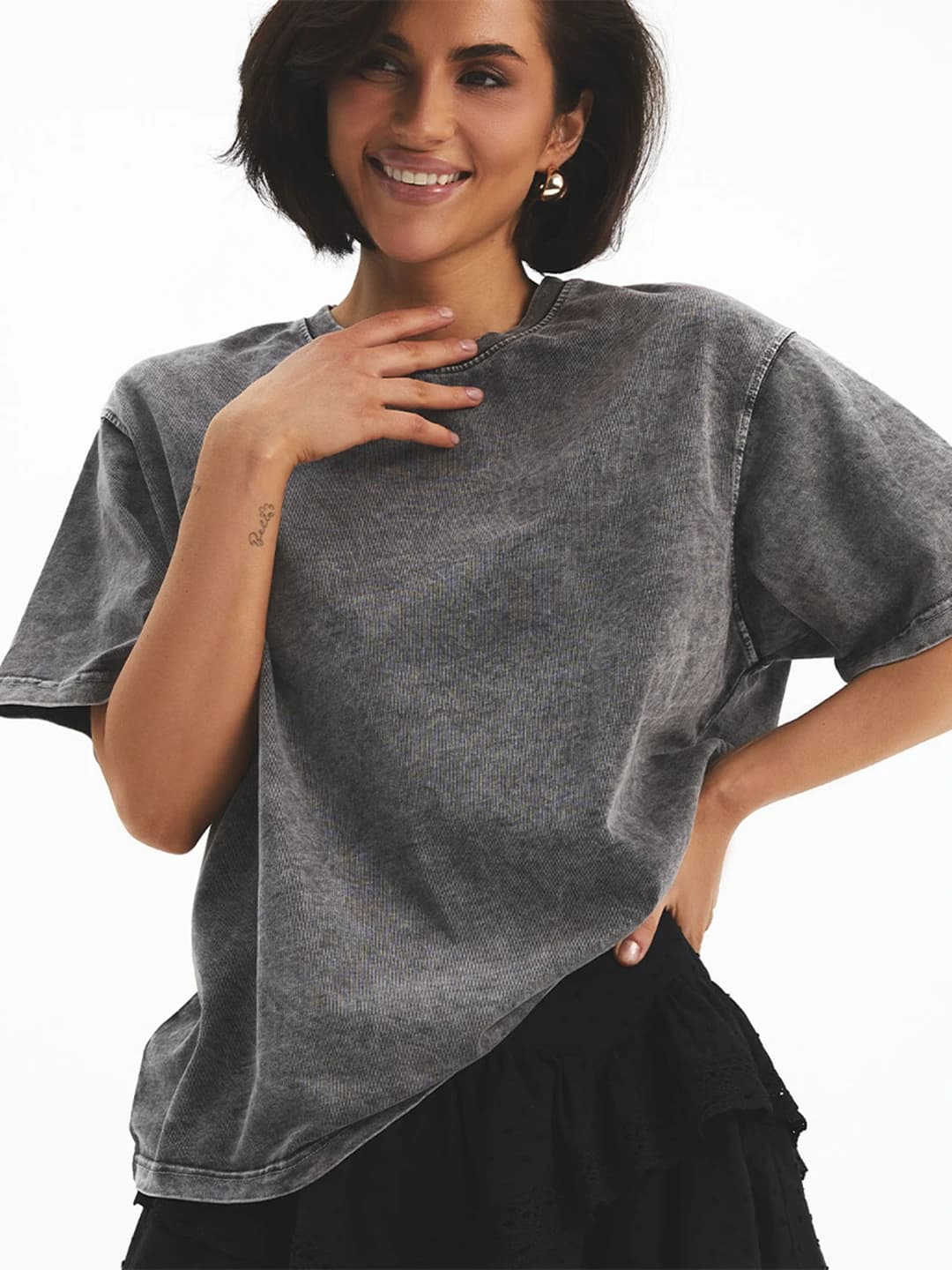 T-shirt unisex grigio scuro Camicia oversize standard Processo di lavaggio ad acqua T-shirt da donna di grandi dimensioni T-shirt casual in cotone con maniche lunghe
