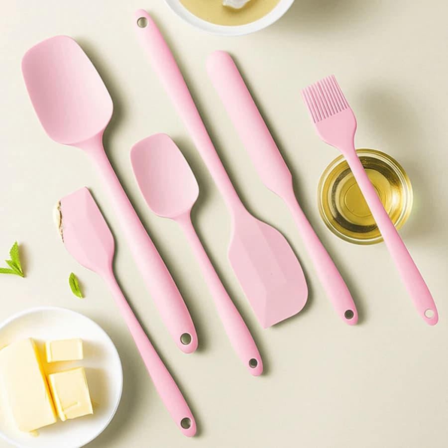 Set of 6 soft silicone scrapers, high temperature resistant spatulas, cream knife, oil brush, cooking utensils.
