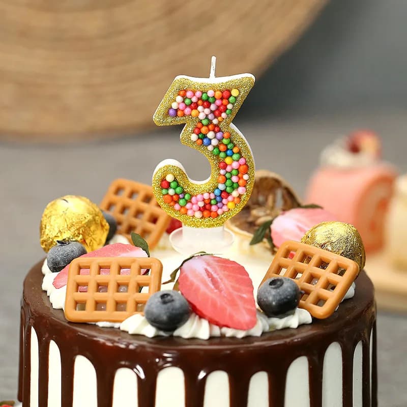Colorful macarons 0-9 can be freely combined with digital candles. Birthday candles are perfect for decorating high-end cakes