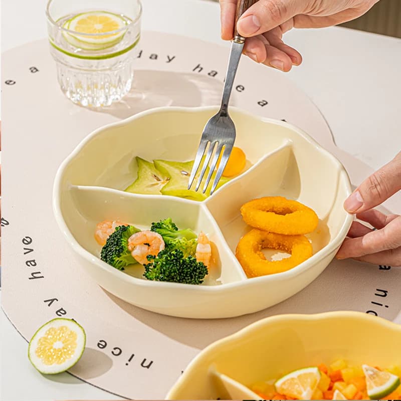 Ceramic lunch plate with three dividers 8 inch round pigmented aesthetic food dishes New weight loss Learn kitchen dishes