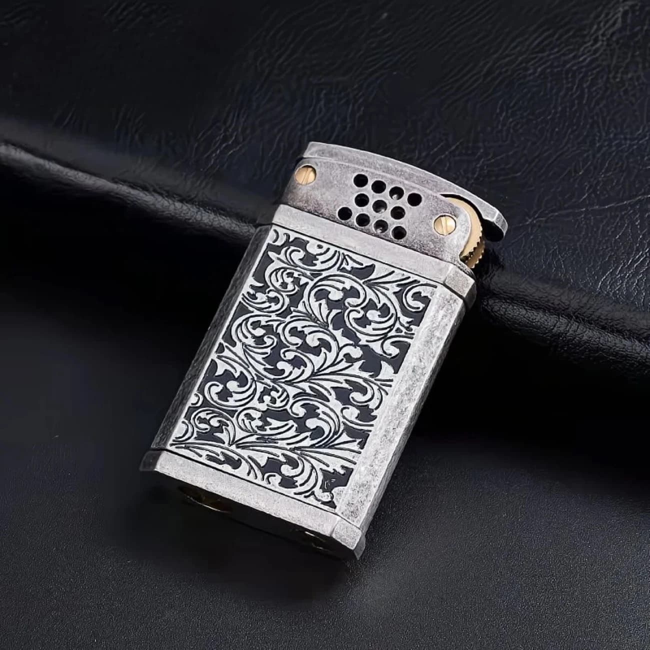 2026 new Vintage Metal Lighter Classic Grinding Wheel Ignition Texture Windproof Lighter Smoking Accessories Men's High-end Gift