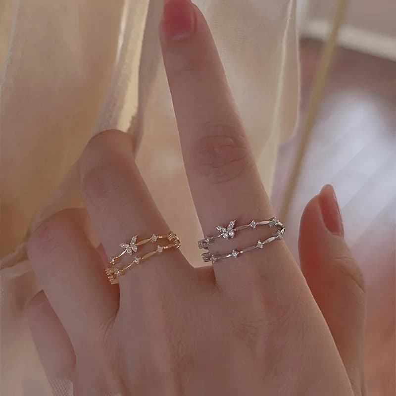 Anello a doppio strato a forma di farfalla, anello da donna di lusso leggero, semplice, alla moda, versatile, dal design di nicchia, anello aperto.