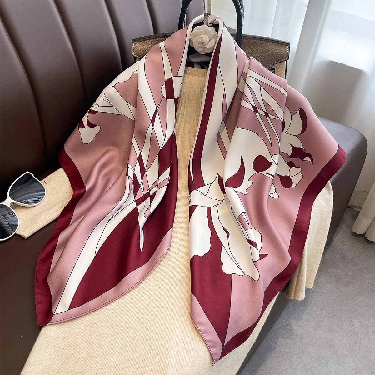 Sciarpa quadrata di lusso 90 * 90 cm Twill di seta Sensazione di fiori Stampa Sciarpe al collo Donna Scialli e involucri Hijab Bandana Pashmina