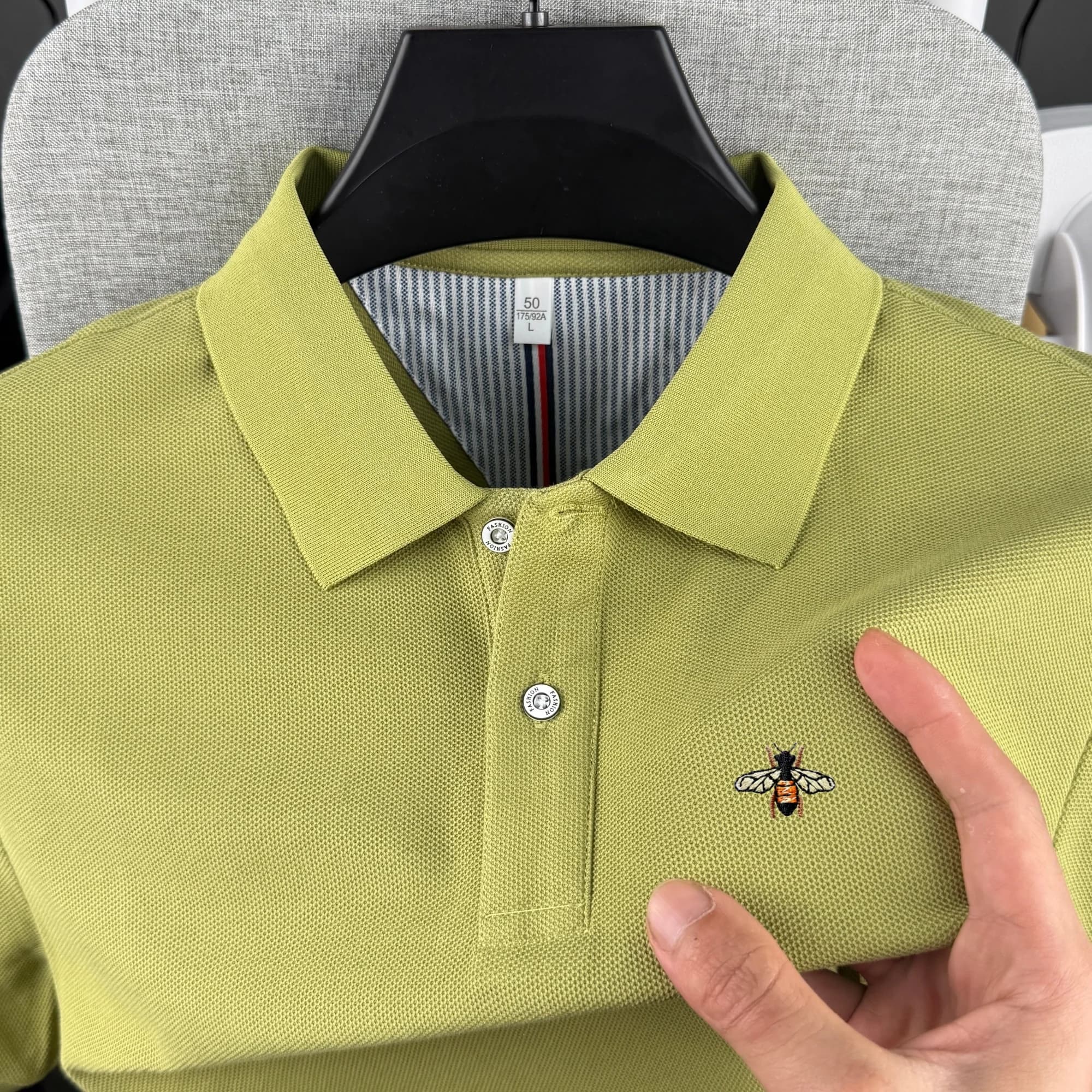 Polo da uomo a maniche corte 100% cotone puro di alta gamma, collezione Estate 2026, lusso e moda, con ricamo a ape, top da golf, T-shirt casual