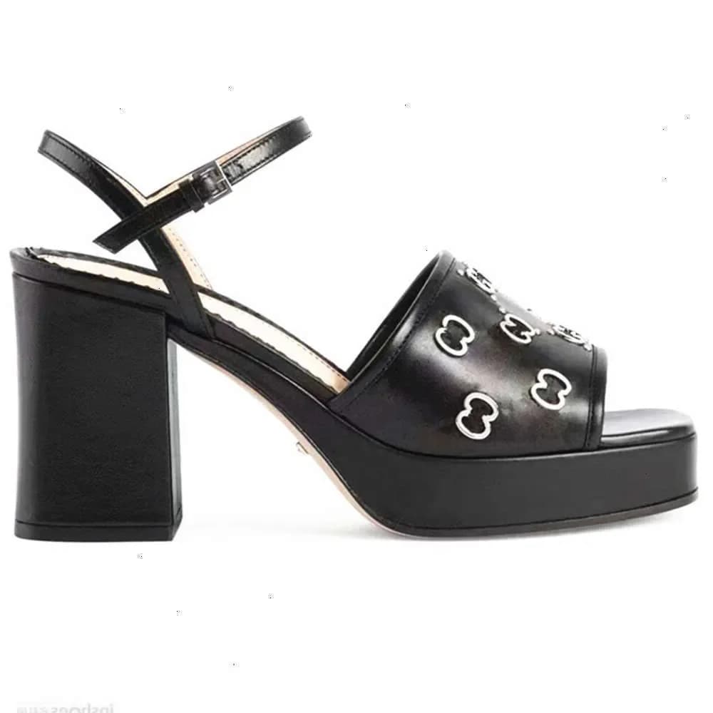 New 2023 sandals in patent leather with high heel, unique designer shoes, sexy, with big letters, for wedding dresses and ceremonies.