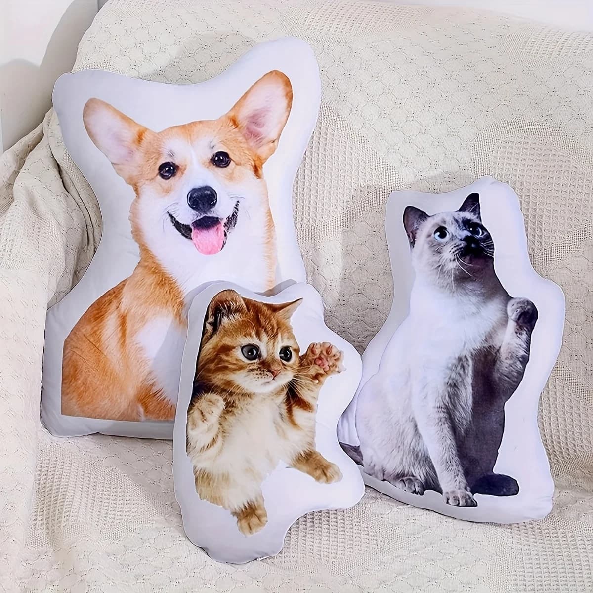 Un cuscino per animali personalizzabile con bambole di peluche personalizzate con ritratto di gatto e cane 3D, cuscini stampati fronte-retro