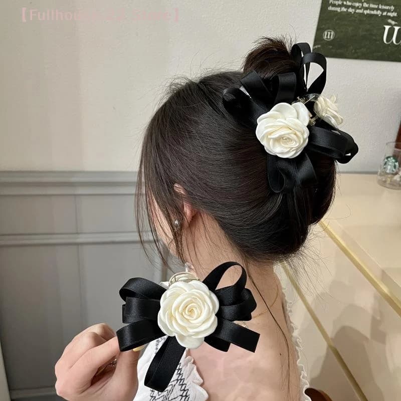 【MAX-22】Fermaglio per capelli nero e bianco con fiocco a camelia, clip francese elegante di alta gamma per donna, fermaglio a squalo per acconciature, per lutto/funerale