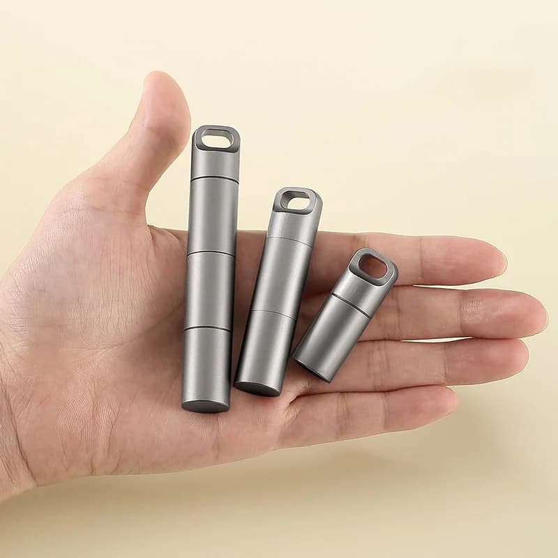 Mini capsule sigillate in acciaio inossidabile Cartuccia di pronto soccorso Portachiavi Portapillole impermeabile per esterni Custodie per ciondoli da campeggio