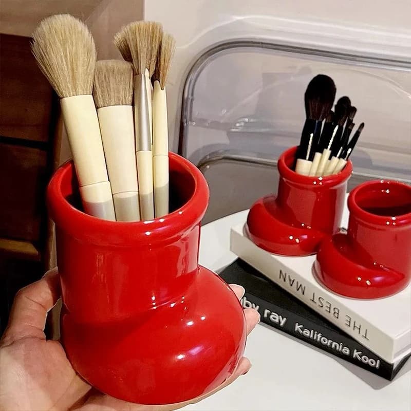Simpatica scatola portaoggetti per scarpe Portapenne Forma creativa per stivale Portapenne natalizio Ornamento Dormitorio per studenti Pennello per trucco da tavolo Nuovo