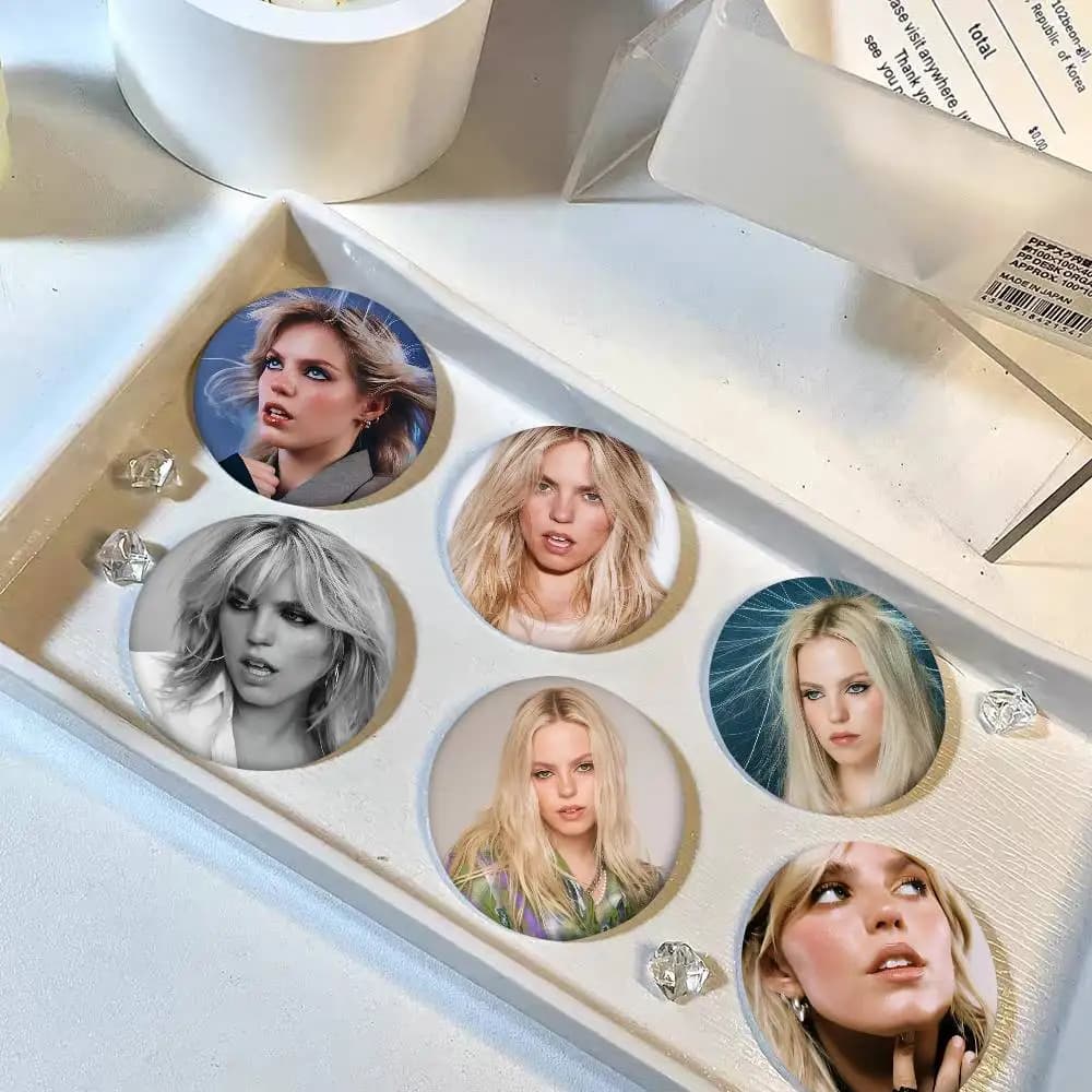 Singer Renee Rapp Round Badge Creative Brooch Clothing Backpack Accessories Lapel Pin