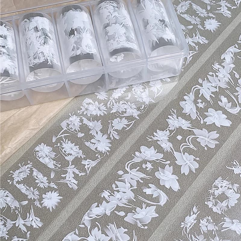 6 rotoli/scatola Adesivi per unghie con fiori bianchi, decorazioni per nail art, sticker floreali a forma di prugna, slider per smalto gel, decorazioni per unghie da sposa