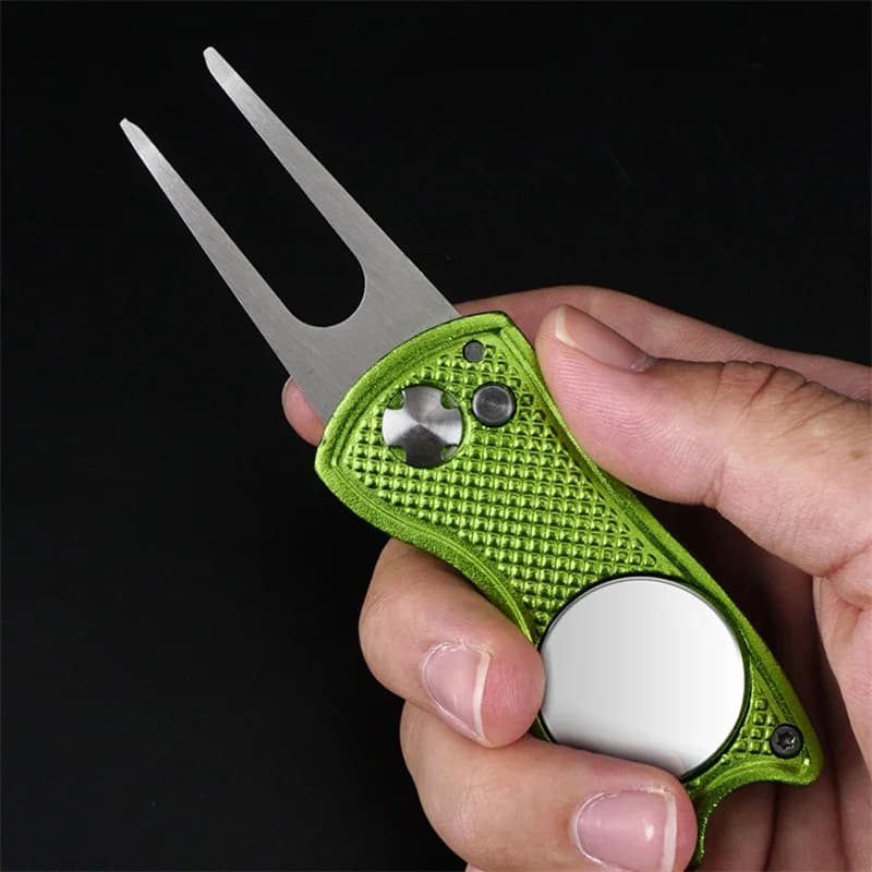 Strumento di riparazione pieghevole per divot da golf con strumento per palline da golf Pulitore per scanalature del passo Accessori da golf Putting Green Fork Training Aids