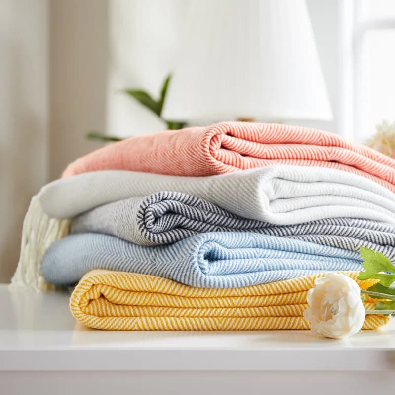 Coperta Decorativa in Acrilico con Motivo Jacquard a Onde e Frange, Copridivano con Nappine, Comoda Coperta per Soggiorno e Interni