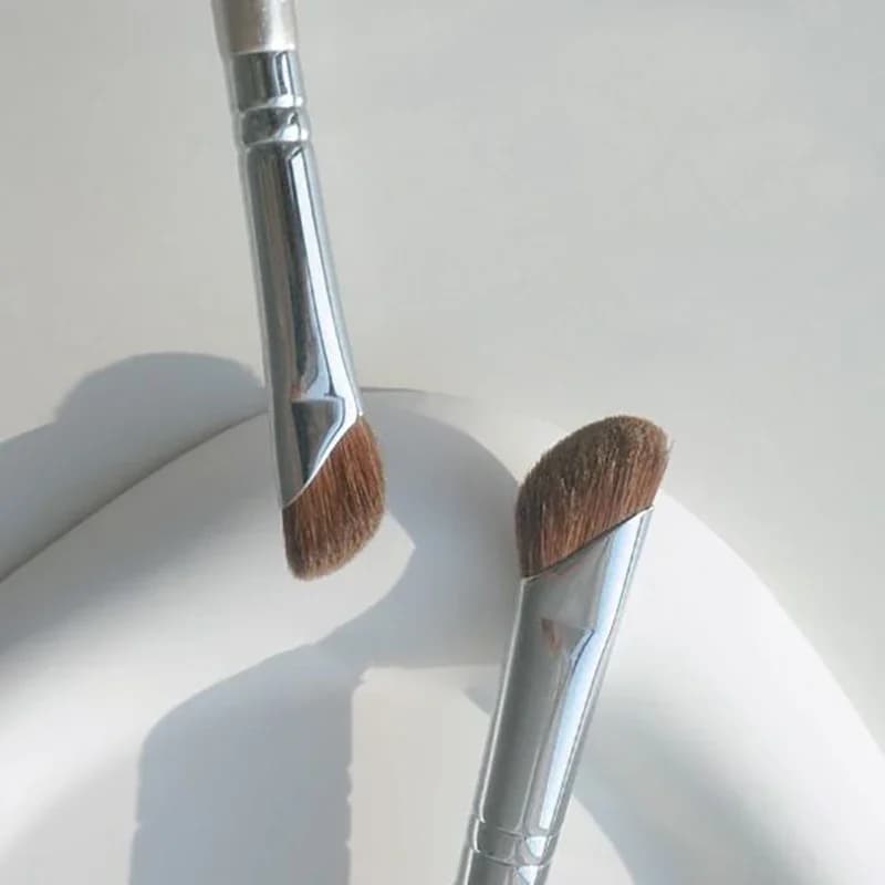 Pennello Angolato a Lama per Ombretto, Morbido, a Testa Piatta, per Contorno Naso, Sfumatura, Illuminante e Blush - Strumento Cosmetico