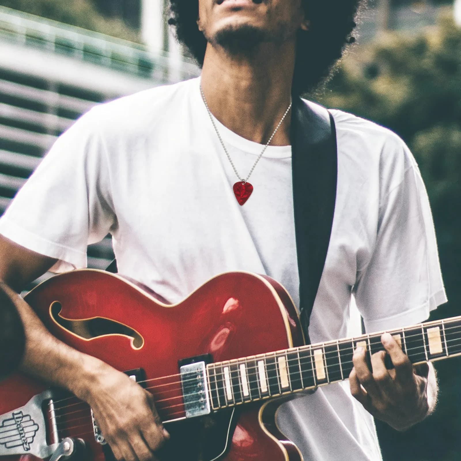 Collana con Ciondolo a Forma di Plettro per Chitarra in Acciaio Inossidabile, Design Ergonomico per Suonare Chitarra, Basso e Ukulele, Comodo da Indossare