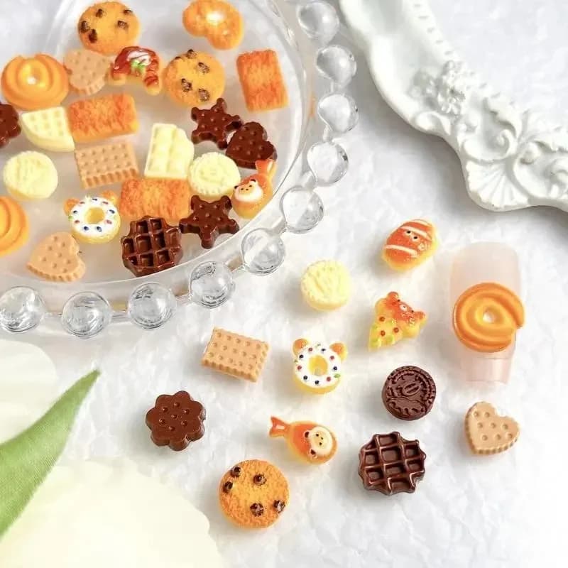 Creativo Orso Gelato Cioccolato Unghie artistiche Accessori Carino Simulato Sorriso Sandwich Stella Biscotto Dessert Pendenti e Ciondoli per Unghie Unghie Fai da Te