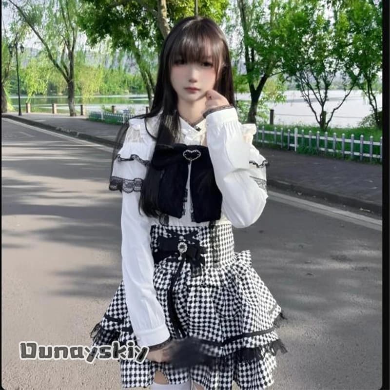 CR6.18*Jirai Kei Lolita Blouse Lace Style White Shirt Black Shorts Long Sleeve Bow Blouse, Subculture Cute Solid Color Women Top
