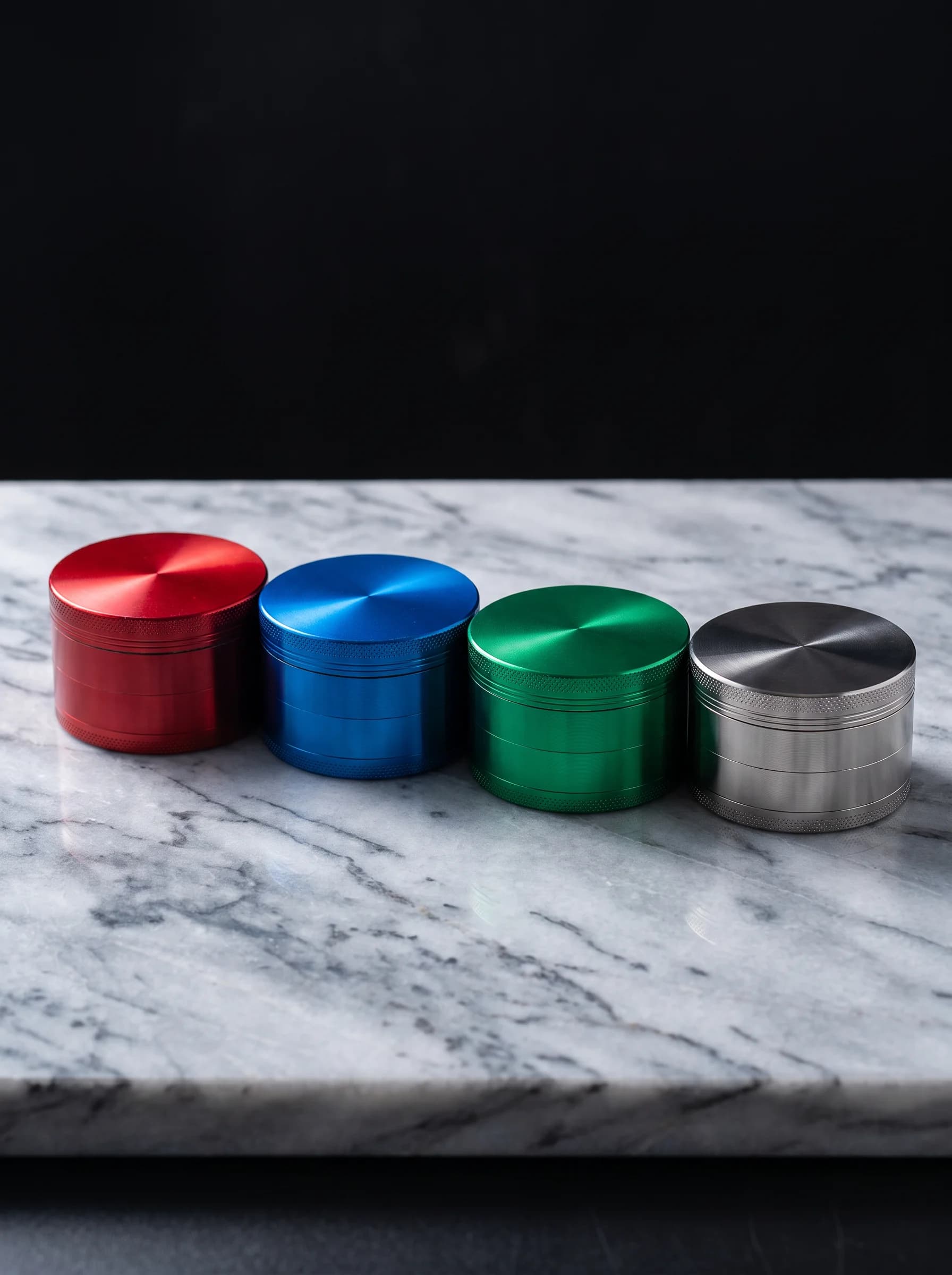 75mm Seven Color Grinder Metal 4-Layer Spice Grinder with Mesh Screen Portable Manual Mill for Kitchen Travel Tabletop Desk Use