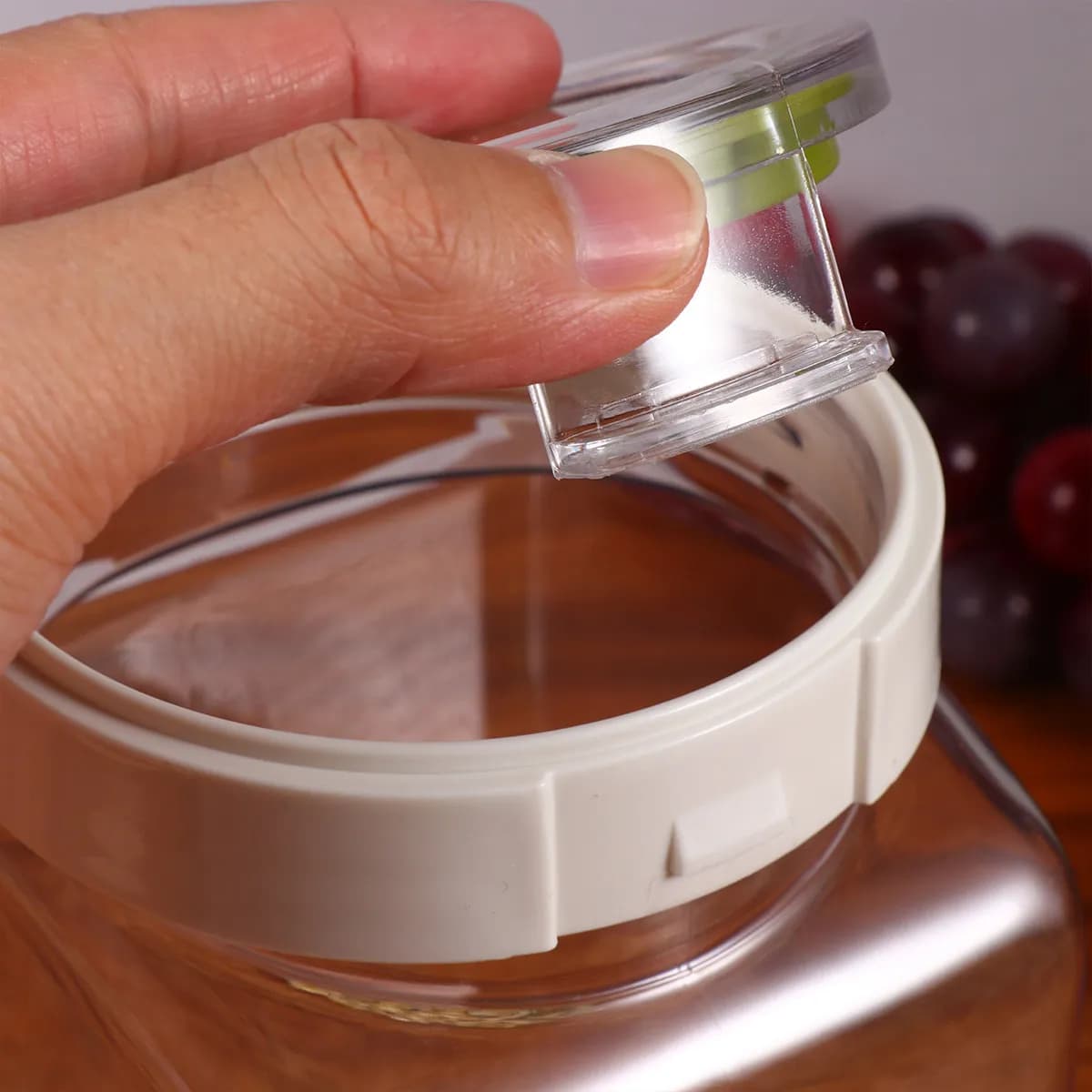 1.1L Airtight Food Storage Jar Bpa Free Plastic Sealed Canister for Tea Coffee Beans Rice Grains Nuts Dried Fruit Kitchen Pantry