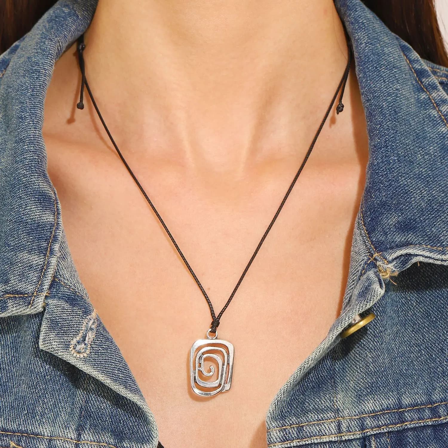 Vintage Spiral Vortex Pendant Hand-woven Leather Rope Necklace for Women Unisex Boho Pentagram Necklace Fashion 2026 Y2K Jewelry